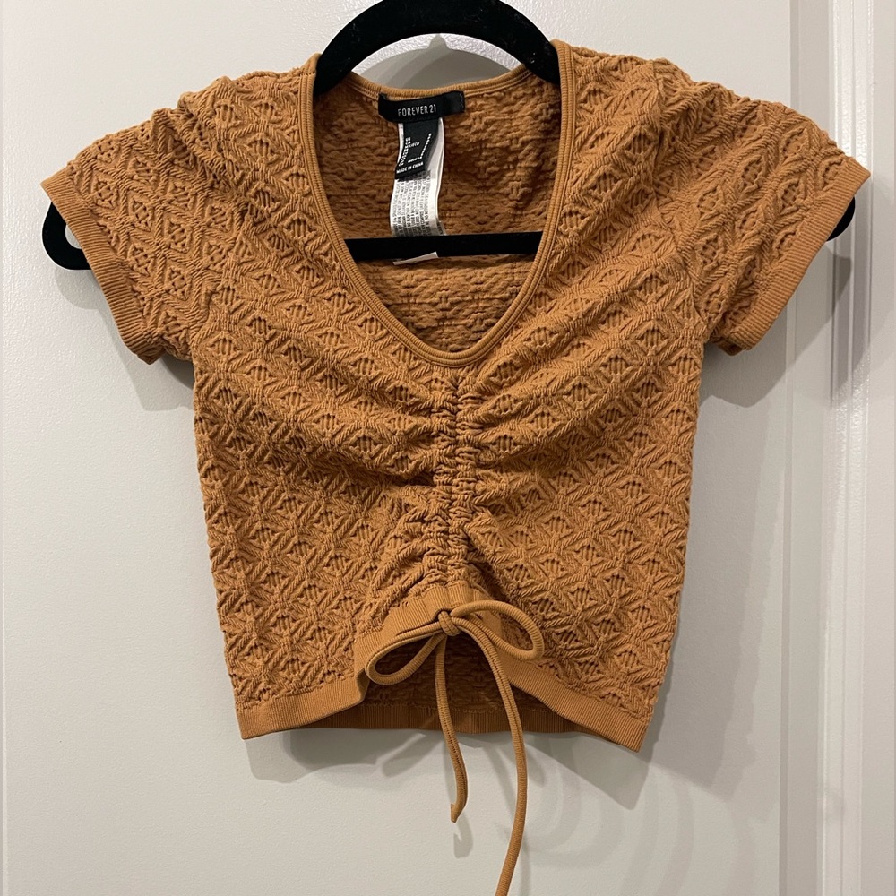 Stretchy brown crop top Forever 21 with drawstring short sleeves Size Small